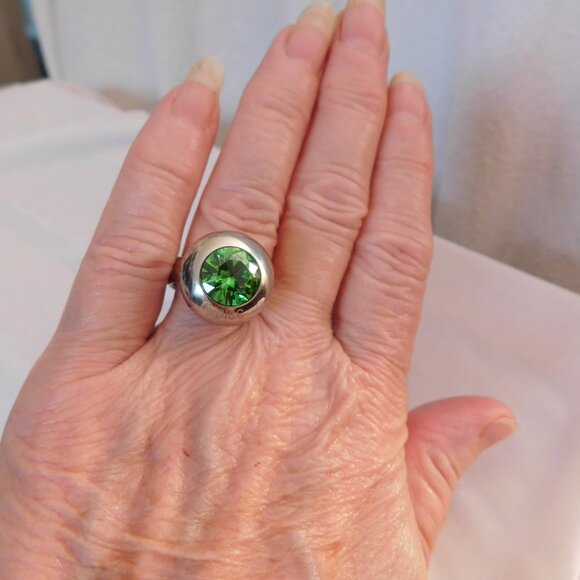 Ladies "Choice" Emerald Green Colored Cocktail Ring - Picture 6 of 7